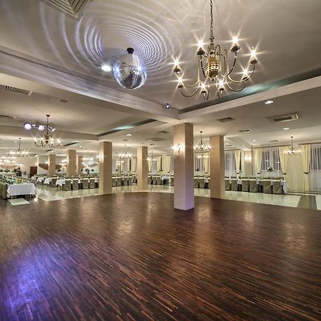 Hotel Stara Fabryka Malogoszcz Esterno foto