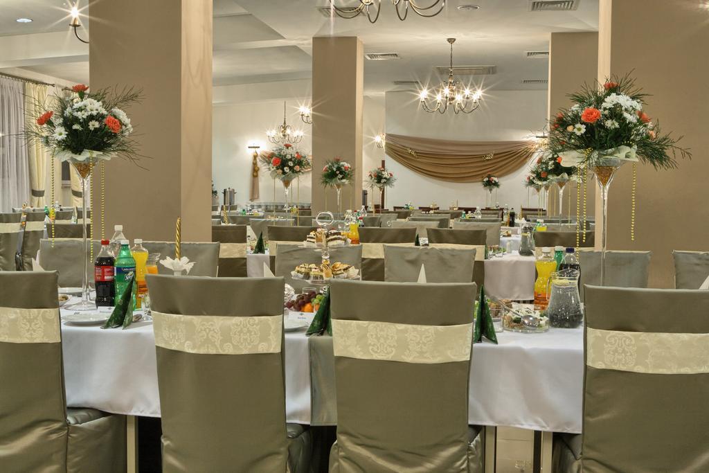 Hotel Stara Fabryka Malogoszcz Esterno foto