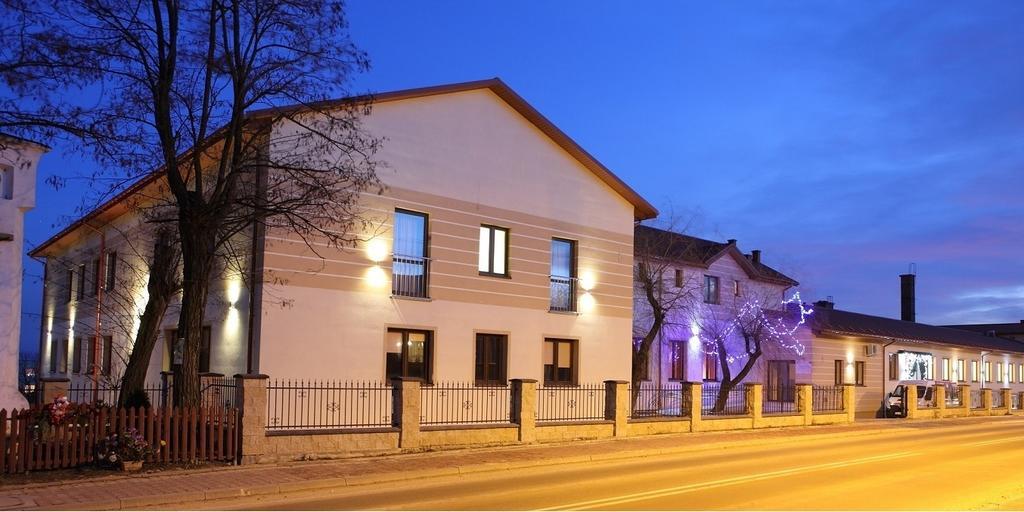 Hotel Stara Fabryka Malogoszcz Esterno foto