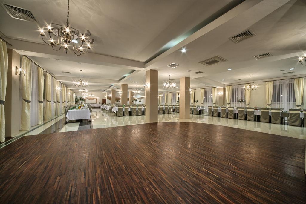 Hotel Stara Fabryka Malogoszcz Esterno foto