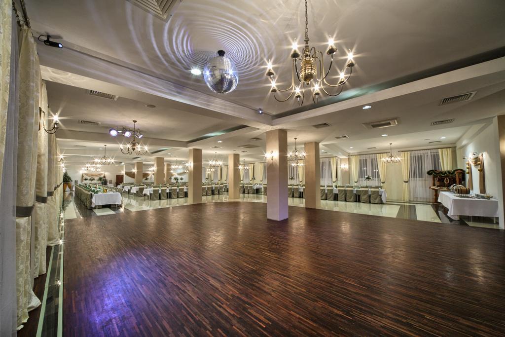 Hotel Stara Fabryka Malogoszcz Esterno foto