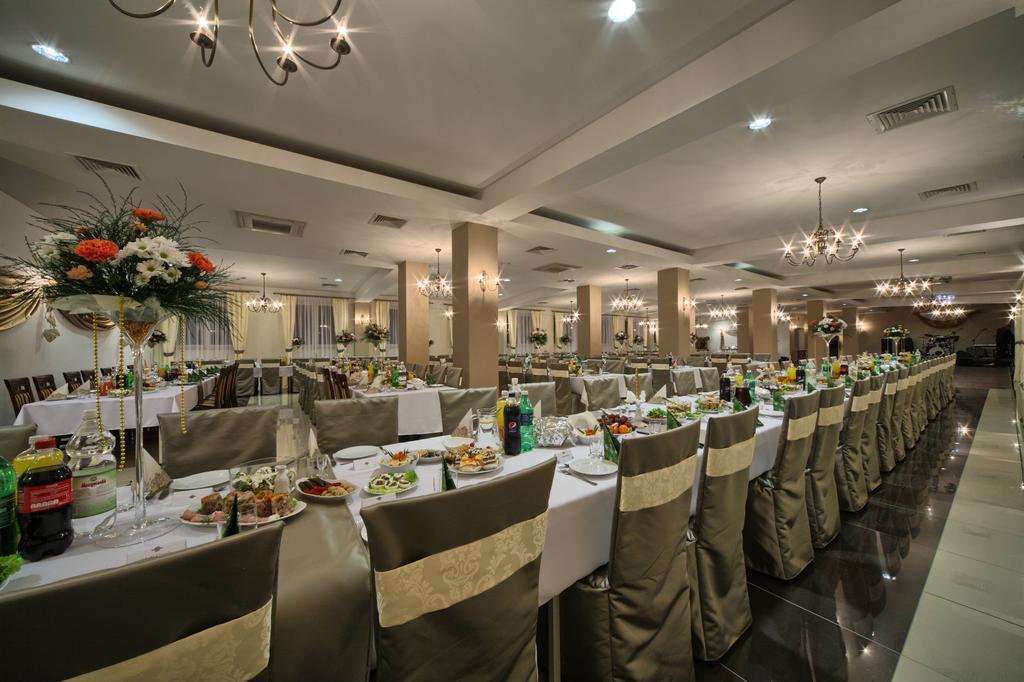 Hotel Stara Fabryka Malogoszcz Esterno foto
